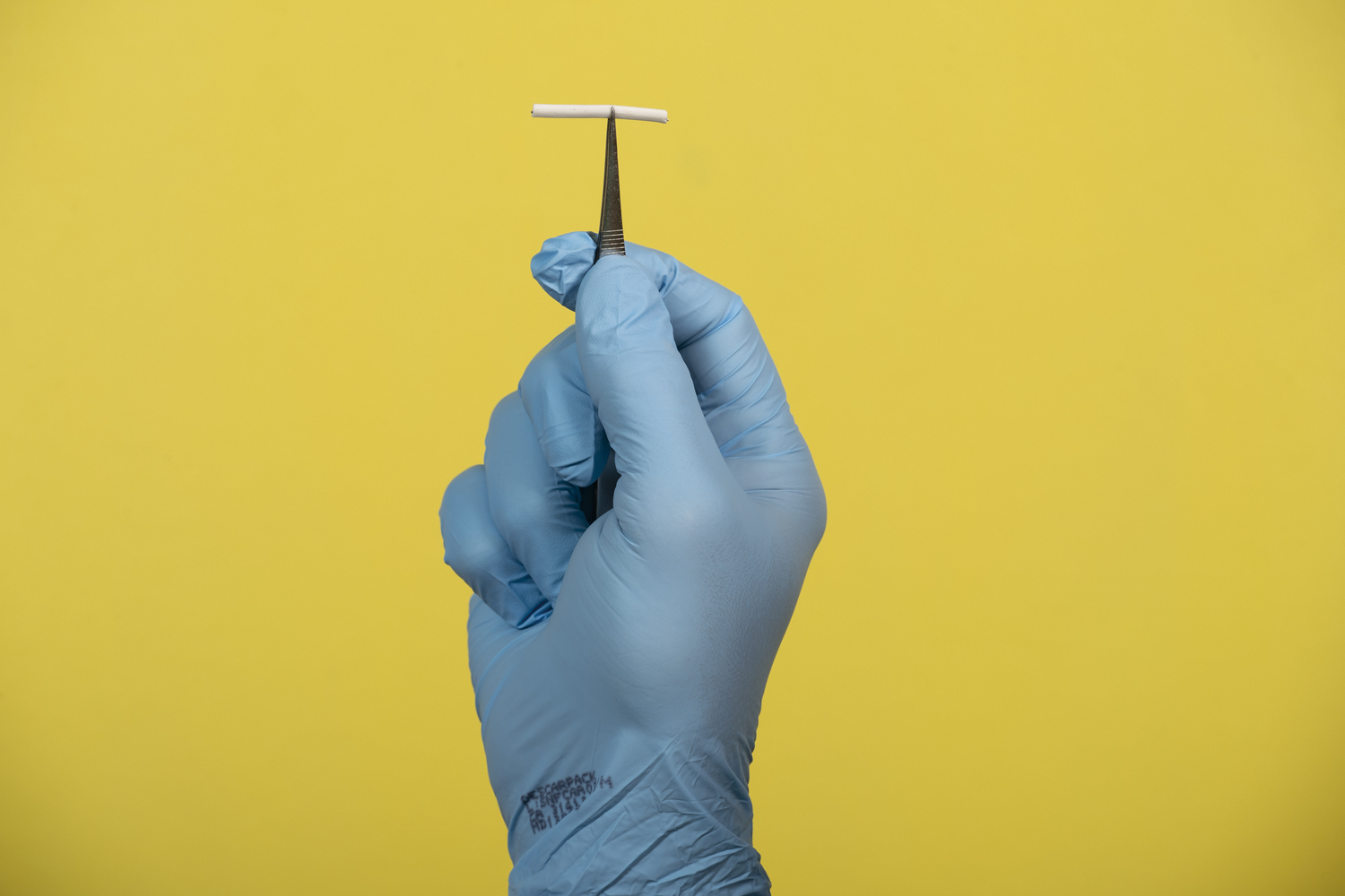 12 entidades médicas nacionais e internacionais cobram proibição de implantes hormonais manipulados no Brasil