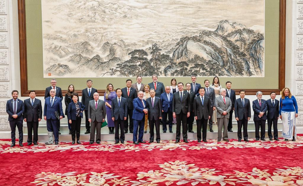 Comitiva brasileira se encontra com representantes da China. 14/04/2023 -
