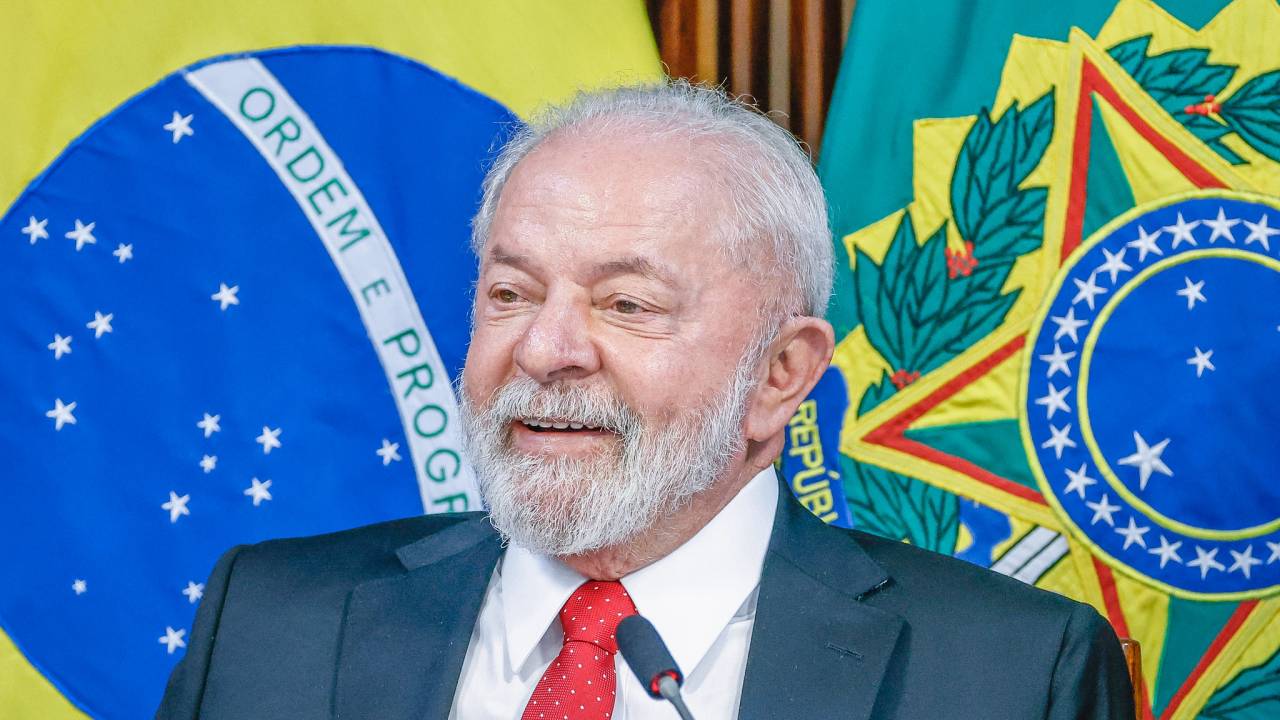 O presidente Lula durante reunião com ministros