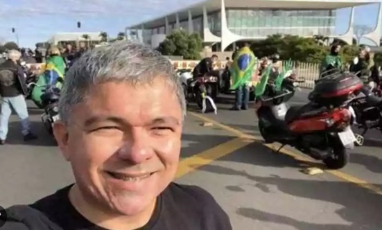 Macedo: petição de advogado