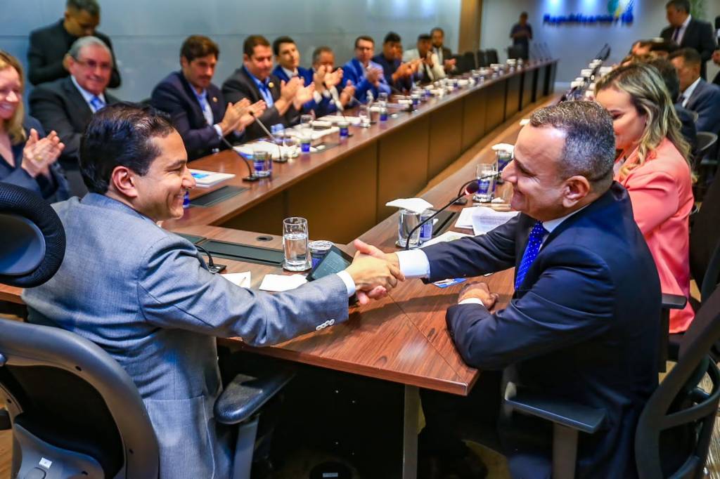 Reunião no Republicanos junta Eduardo Cunha e ministra de Lula