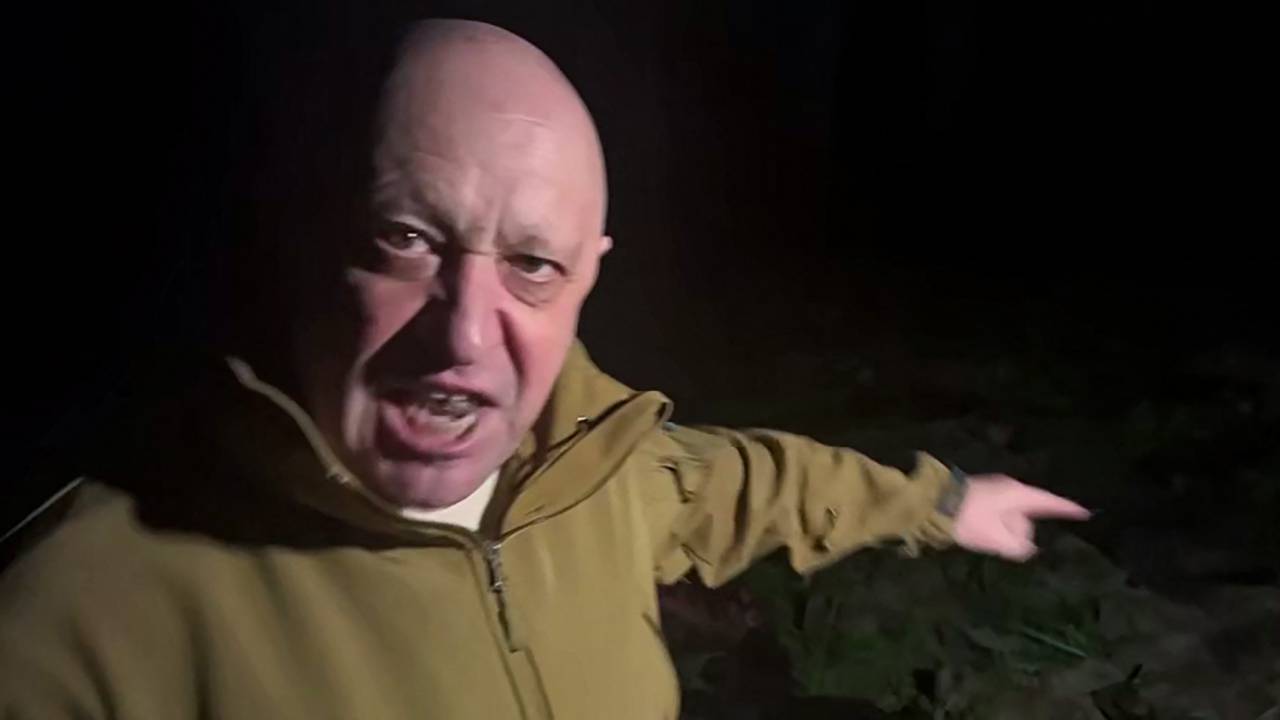 EDITORS NOTE: Graphic content / This video grab taken from a handout footage posted on May 5, 2023 on the Telegram account of the press-service of Concord -- a company linked to the chief of Russian mercenary group Wagner, Yevgeny Prigozhin -- shows Yevgeny Prigozhin addressing the Russian army's top brass standing in front of bodies he presented as fallen Wagner fighters at an undisclosed location. - The head of Russian paramilitary group Wagner on Friday lashed out at Russian army chiefs with an expletive-laden rant in a video showing dozens of dead bodies. In the video on his Telegram channel, Yevgeny Prigozhin accused Defence Minister Sergei Shoigu and chief of staff Valery Gerasimov, of failing to provide his fighters with enough ammunition. (Photo by Handout / TELEGRAM/ @concordgroup_official / AFP) / RESTRICTED TO EDITORIAL USE - MANDATORY CREDIT "AFP PHOTO / Telegram channel of Concord group" - NO MARKETING - NO ADVERTISING CAMPAIGNS - DISTRIBUTED AS A SERVICE TO CLIENTS