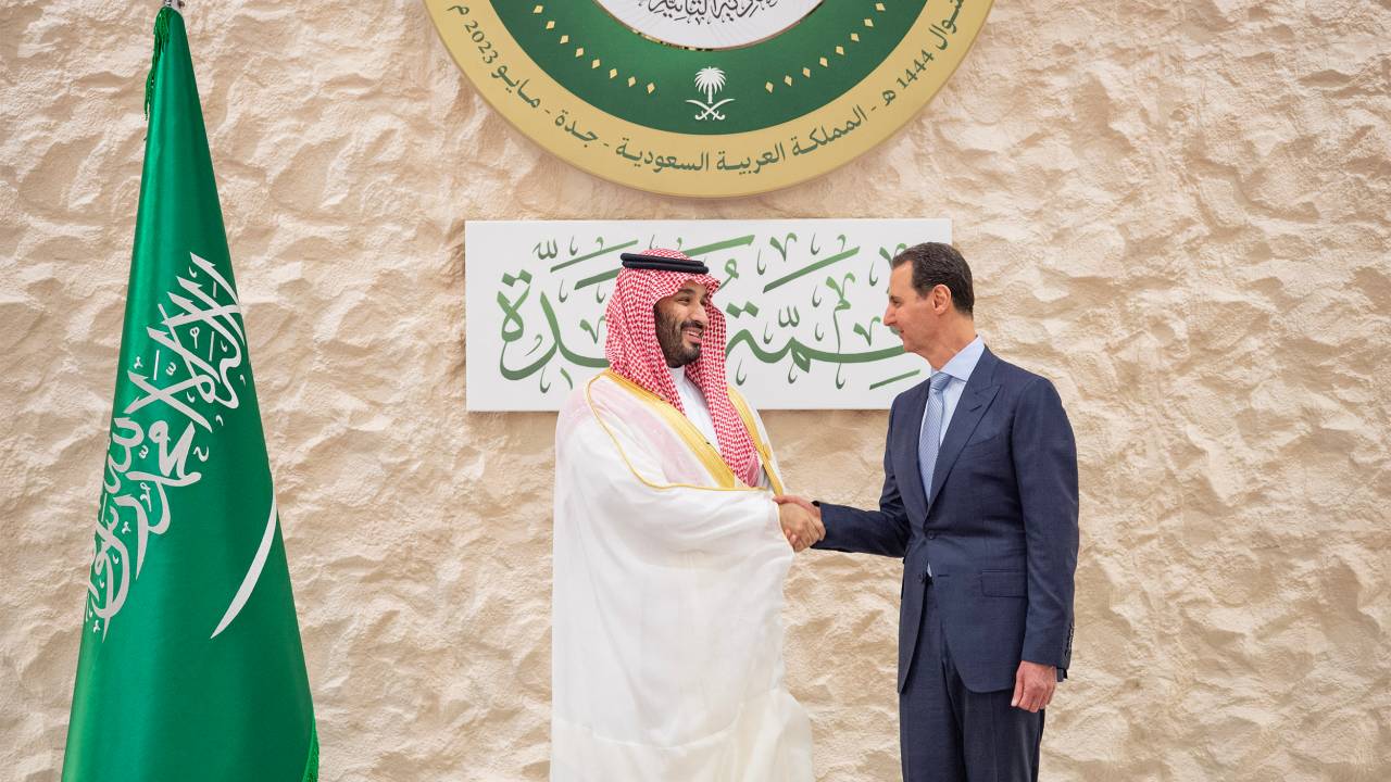 This handout picture provided by the Saudi Royal Palace on May 19, 2023 shows Saudi Crown Prince Mohammed bin Salman (L) shaking hands with Syria's President Bashar al-Assad on the sidelines of the Arab Summit meeting in Jeddah. Arab leaders welcomed Syrian President Bashar al-Assad back into the fold Friday at a summit in Saudi Arabia that is also expected to confront conflicts across the Middle East and beyond. (Photo by Bandar AL-JALOUD / Saudi Royal Palace / AFP) / RESTRICTED TO EDITORIAL USE - MANDATORY CREDIT "AFP PHOTO / SAUDI ROYAL PALACE" - NO MARKETING NO ADVERTISING CAMPAIGNS - DISTRIBUTED AS A SERVICE TO CLIENTS