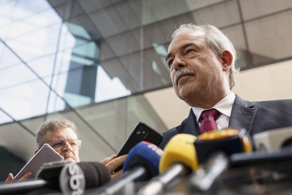 Mercadante se compromete a apoiar os cortes de gastos propostos por Haddad