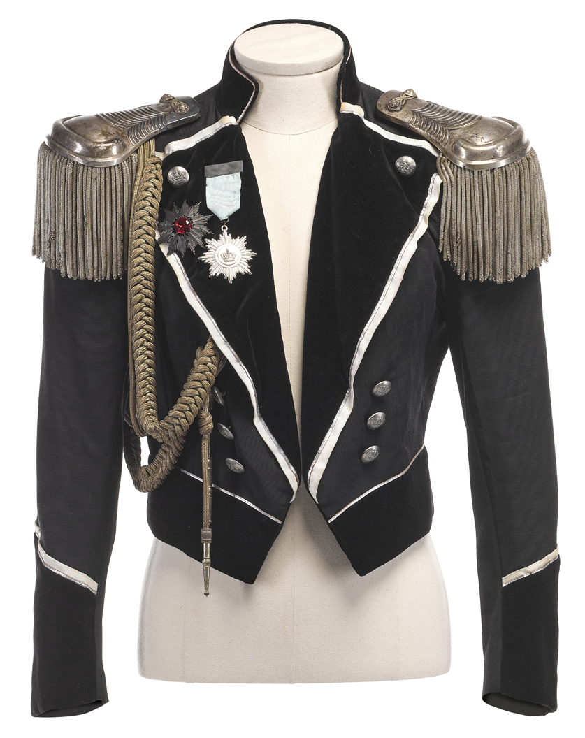 Freddie-Mercury¿s-outfit-for-his-legendary-39th-birthday-party-in-Munich-in-1985.jpg UNIFORME - Jaqueta no estilo de Sargent Pepper: festa de 39 anos
