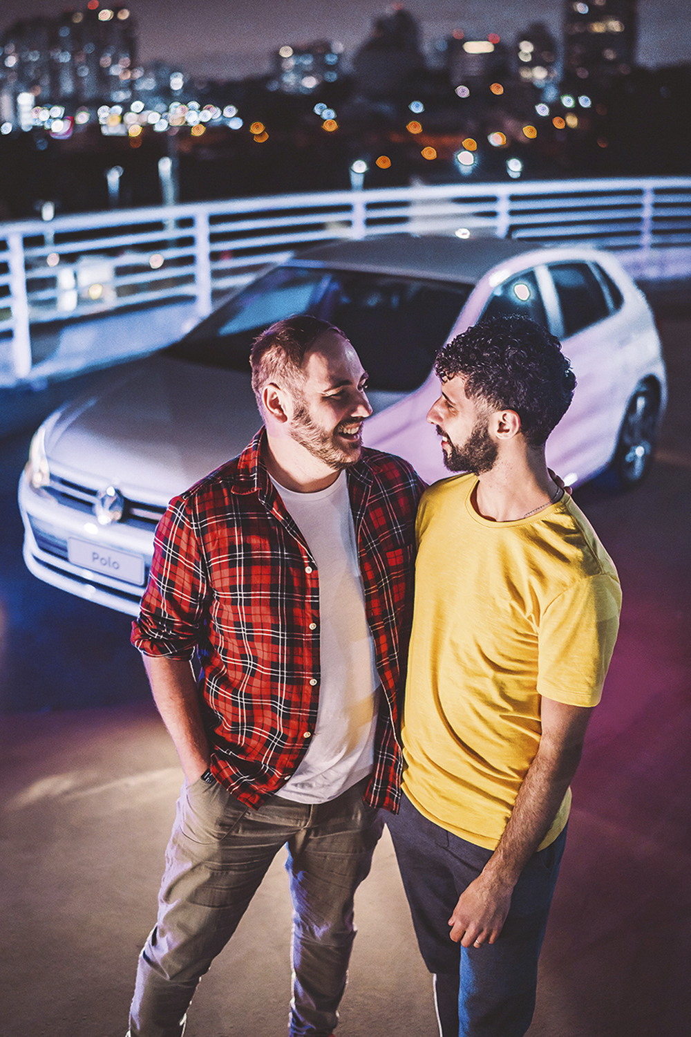 GAYS-POLO-VW-1.jpg HOMOFOBIA NAS REDES SOCIAIS - Em 2022, a campanha do Novo Polo, da Volkswagen, exibiu um casal gay e ficou marcada por críticas à empresa nas plataformas digitais