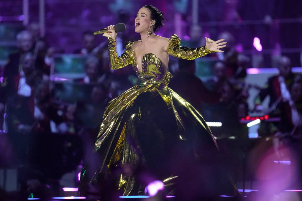 The Coronation Of Their Majesties King Charles III And Queen Camilla – Windsor Castle Concert Katy Perry se apresenta no concerto de coroação do Rei Charles III e 7 de maio de 2023, no castelo de Windsor, na Inglaterra