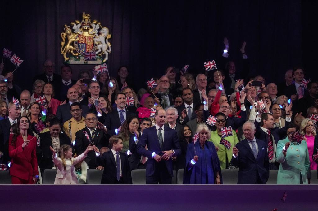 The Coronation Of Their Majesties King Charles III And Queen Camilla – Windsor Castle Concert O rei Charles, a rainha Camilla, o príncipe e a princesa de Gales, William e Kate, junto com os filhos, assistem ao concerto de coroação em Windsor, em 7 de maio de 2023