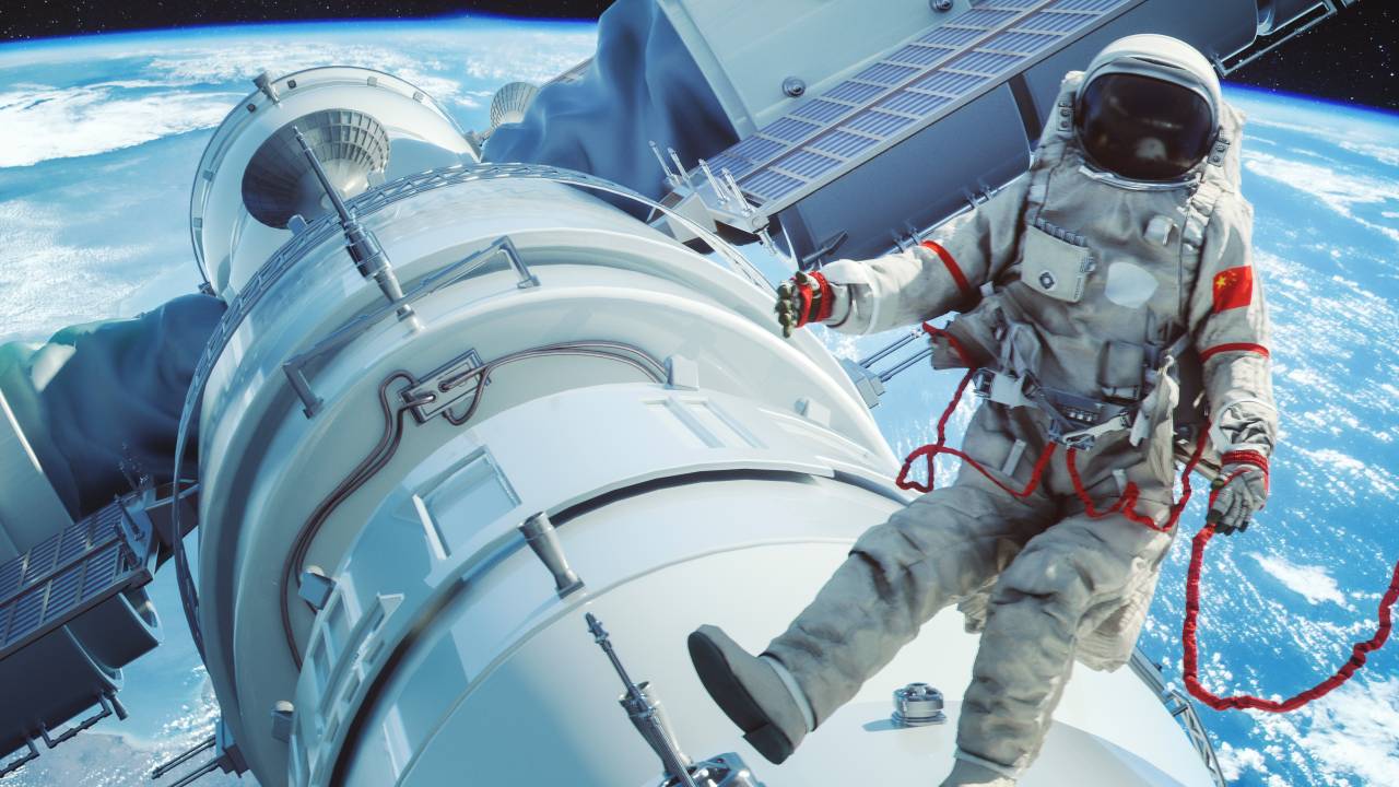 Impressão artística de astronauta chines sobre a estação espacial Tiangong