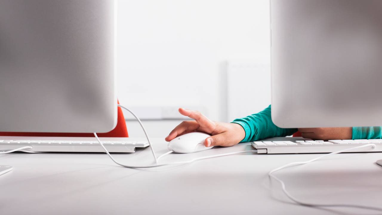 TIC Kids Online Brasil: qualidade da conexão e dos dispositivos afetam a participação de crianças e adolescentes na Internet