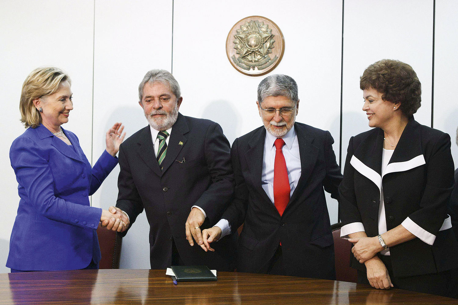 VOZ ATIVA -&ensp;Com Lula e Dilma, na recep&ccedil;&atilde;o a Hillary Clinton, em 2010: chanceler nos dois primeiros mandatos