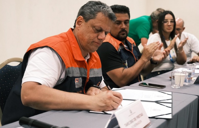 Governador de SP: lotes a cada trinta dias