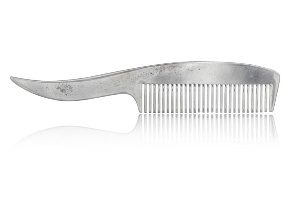 Tiffany-_-Co.-silver-moustache-comb.jpg CUIDADOS - O pente de prata para o mítico bigode: intimidade do rock star
