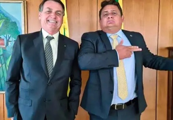 Delegado Wallber Virgolino (à dir.), autor de projeto que criaria 'Dia do Orgulho Heterossexual' na Paraíba, ao lado de Bolsonaro