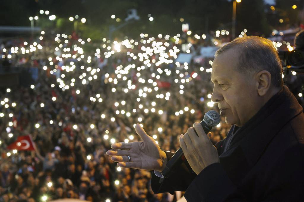Erdogan vence novamente, mas não terá vida fácil
