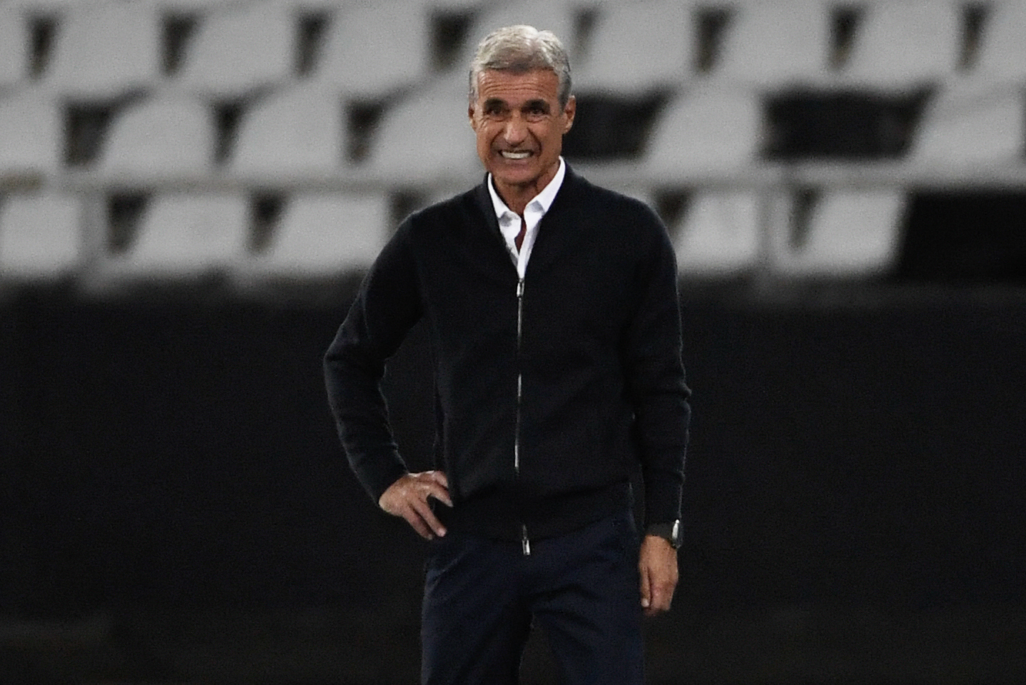 Na despedida de Luís Castro, Botafogo sente e só empata na Sul-Americana