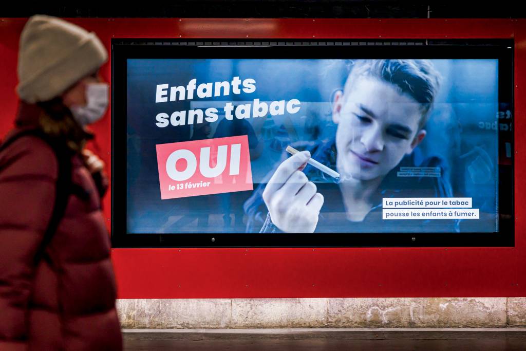 SWITZERLAND-VOTE-REFERENDA-POLITICS-TOBACCO CERCO - Suíça: movimento para proteger os jovens