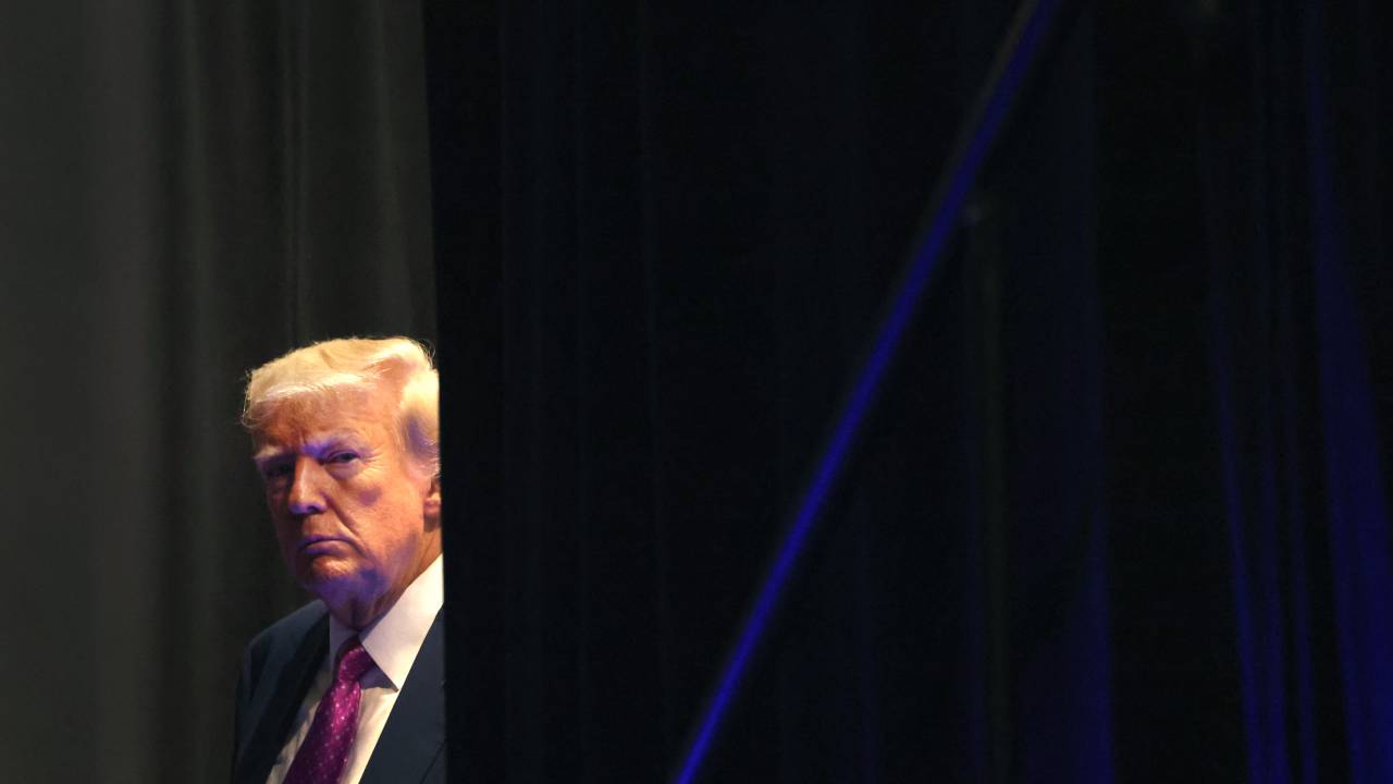 NOVI, MICHIGAN - JUNE 25: Former U.S. President Donald Trump waits to be introduced at the Oakland County Republican Party's Lincoln Day dinner at Suburban Collection Showplace on June 25, 2023 in Novi, Michigan. Local Republicans were to present Trump with a "Man of the Decade" award at the event, which was expected to draw 2,500 people in his first visit to Michigan since launching his 2024 presidential bid. Scott Olson/Getty Images/AFP (Photo by SCOTT OLSON / GETTY IMAGES NORTH AMERICA / Getty Images via AFP)