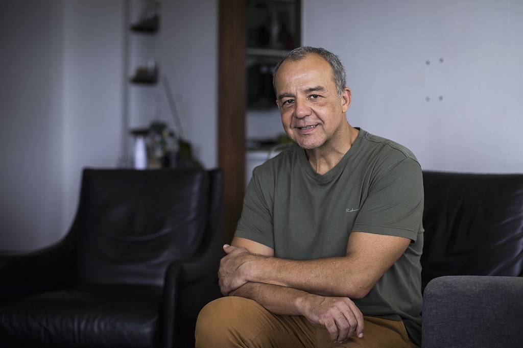 Seis meses após sair da cadeia, Cabral se articula nos bastidores