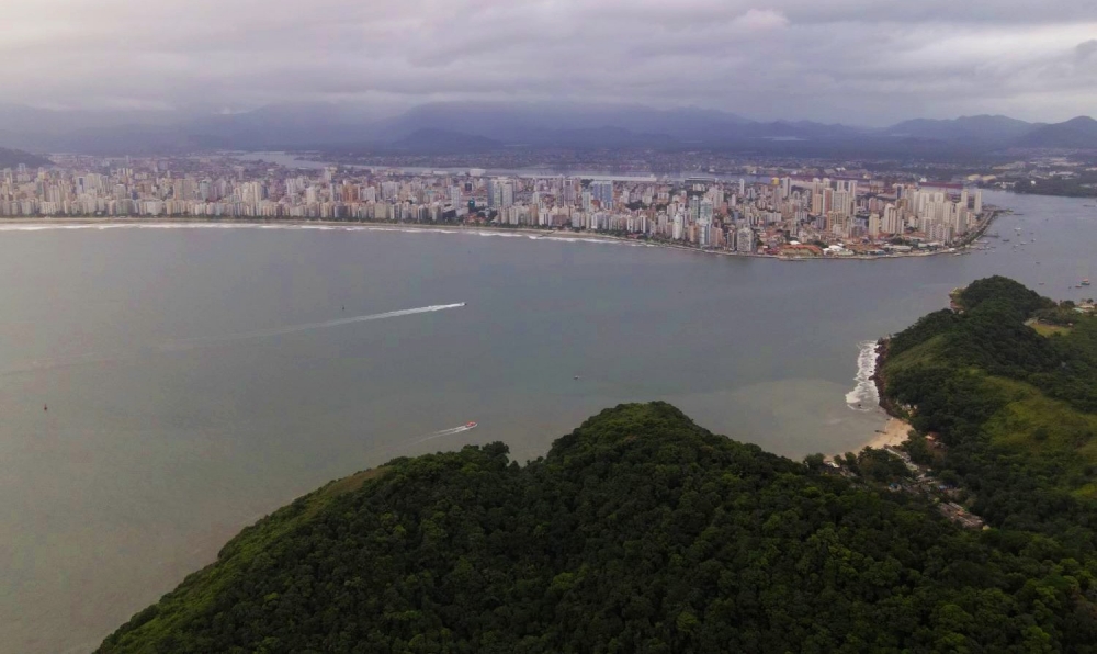 Pesquisadores da Unifesp analisaram amostras de ostras e mexilhões coletados em três pontos dos municípios de Santos e Guarujá. Um dos objetivos foi reunir dados para subsidiar políticas públicas na área de saneamento básico. Atualmente, a legislação não exige remoção de microplásticos dos efluentes (foto: acervo dos pesquisadores)