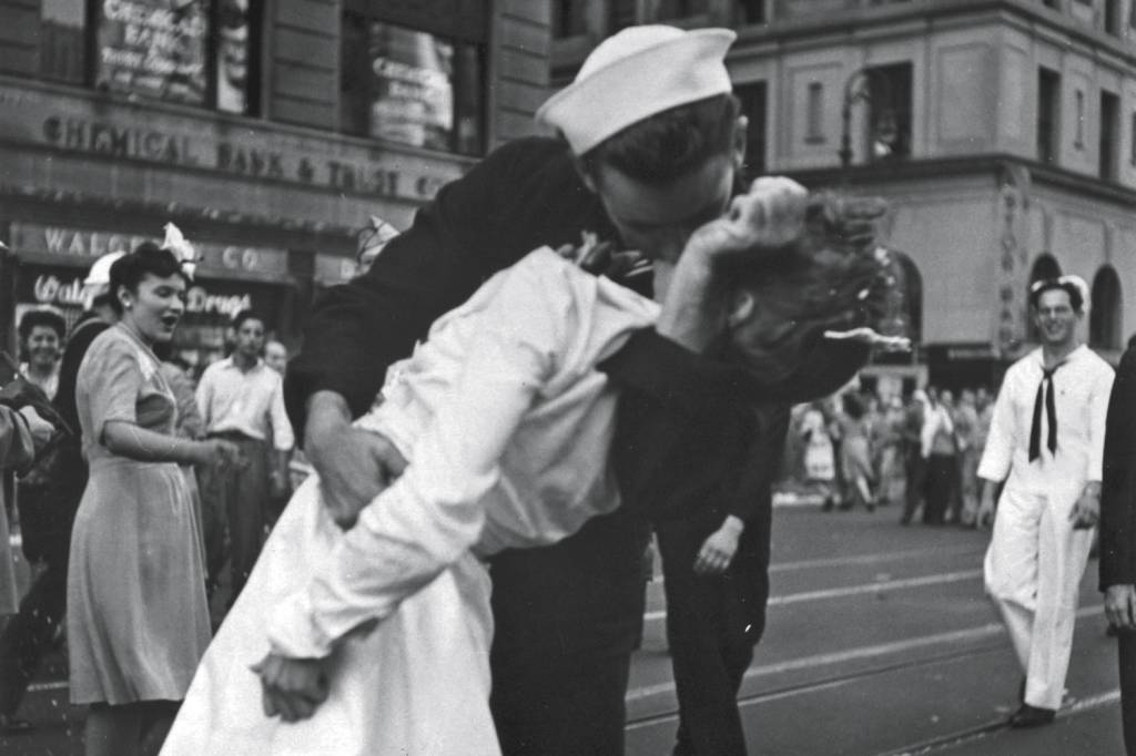 AP786454617818.jpg REVIRAVOLTA - Times Square, 1945: a atitude se revelou assédio anos depois