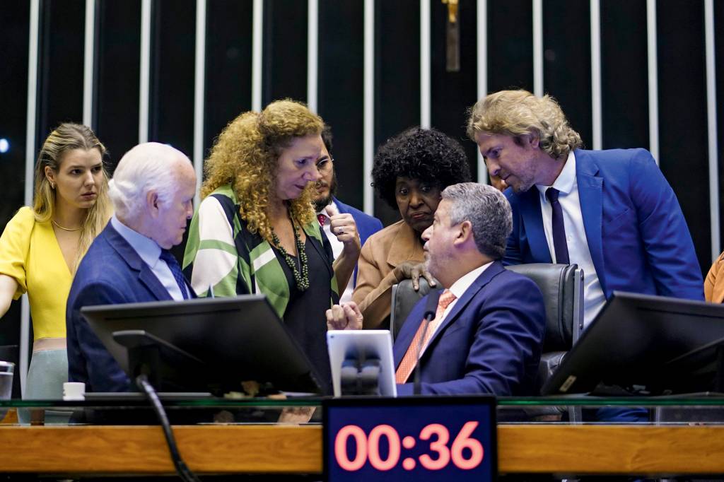 ARTHUR LIRA-PETISTAS E APOIADORES-2023-02.jpg EXIBIÇÃO DE FORÇA - Lira: o parlamentar mais poderoso do Congresso entra em confronto com o governo