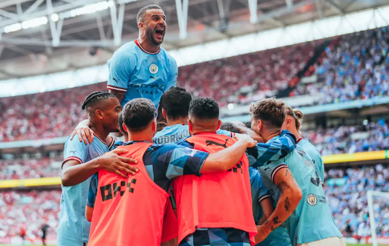 Jogadores comemoram título da Copa da Inglaterra