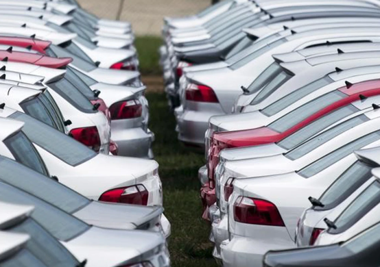 Montadoras aceleram disputa por valores do governo em plano de carros