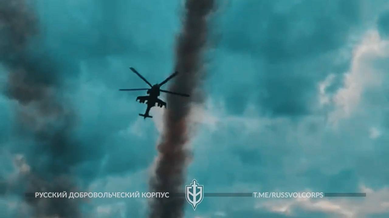 Helicópteros do Corpo Voluntário Russo nos céus da região de Belgorod. -