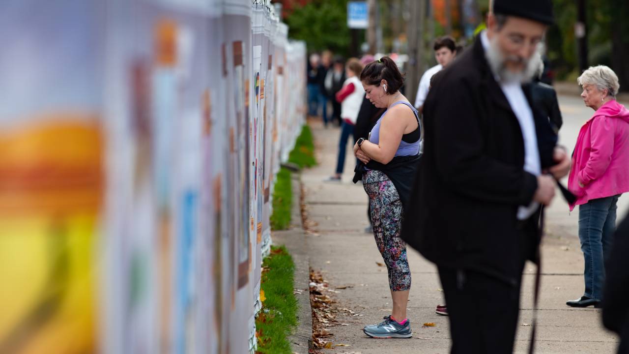 PITTSBURGH, PA - OCTOBER 27: Visitors look at inspired artworks along the fence at the Tree of Life Synagogue on the 1st Anniversary of the attack on October 27, 2019 in Pittsburgh, Pennsylvania. One year ago, Robert Bowers killed 11 people and wounded severa others during an attack of the Tree of Life synagogue. (Photo by Jeff Swensen/Getty Images)