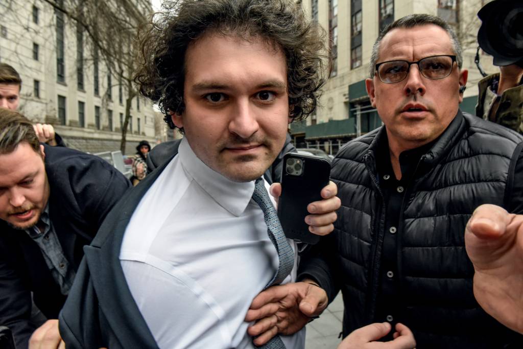 FTX Founder Sam Bankman-Fried Back To Court After Accesses Internet NA CADEIA - Sam Fried, fundador da FTX: desvios de 1,8 bilhão de dólares