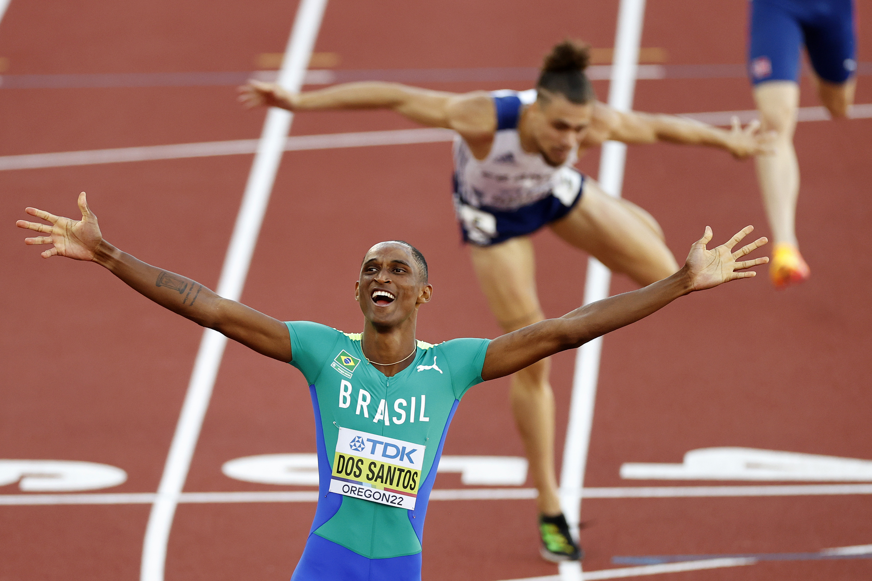 Brasileiro campeão mundial de atletismo prepara retorno às pistas