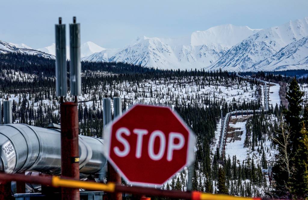 General Views Of The Trans-Alaska Pipeline System EXEMPLO - Geleiras no Alasca: exploração de petróleo atinge 835 áreas consideradas ambientalmente sensíveis no mundo