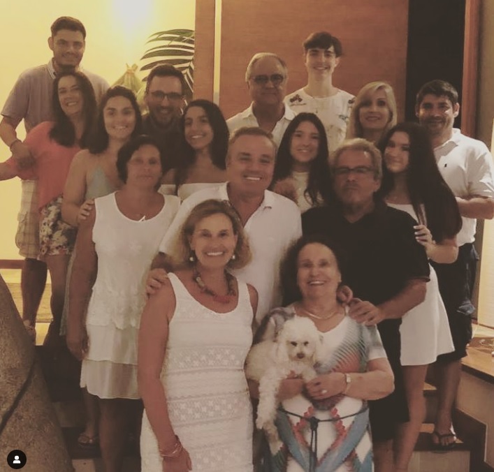 Gugu e a família reunida -