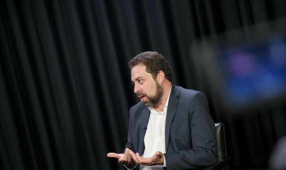 O deputado federal Guilherme Boulos durante entrevista ao programa Amarelas On Air, de Veja