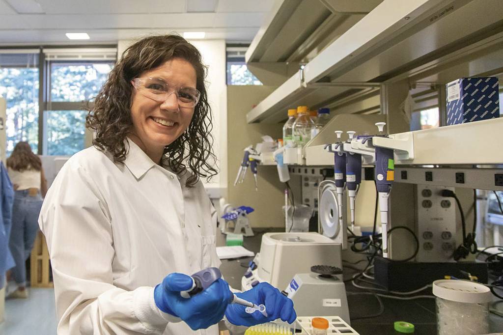 KAREN-MIGA-2022-3-a.jpg EVOLUÇÃO HUMANA - Karen Miga, geneticista da Universidade da Califórnia em Santa Cruz, nos Estados Unidos, e uma das participantes do projeto: as partes do genoma humano que a ciência não estudou durante mais de vinte anos são decisivas para a compreensão do DNA e a investigação de doenças genéticas