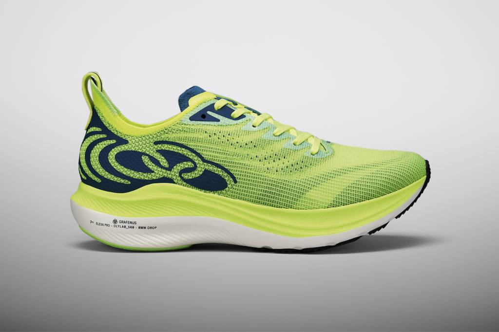 TENIS-OLYMPIKUS—GRAFENO-2-d.jpg O GRAFENO É NOSSO - A Olympikus criou o primeiro tênis de corrida do mundo com esse material flexível, resistente e abundante no país. O Corre Grafeno 2 promete melhor desempenho e preço mais acessível.