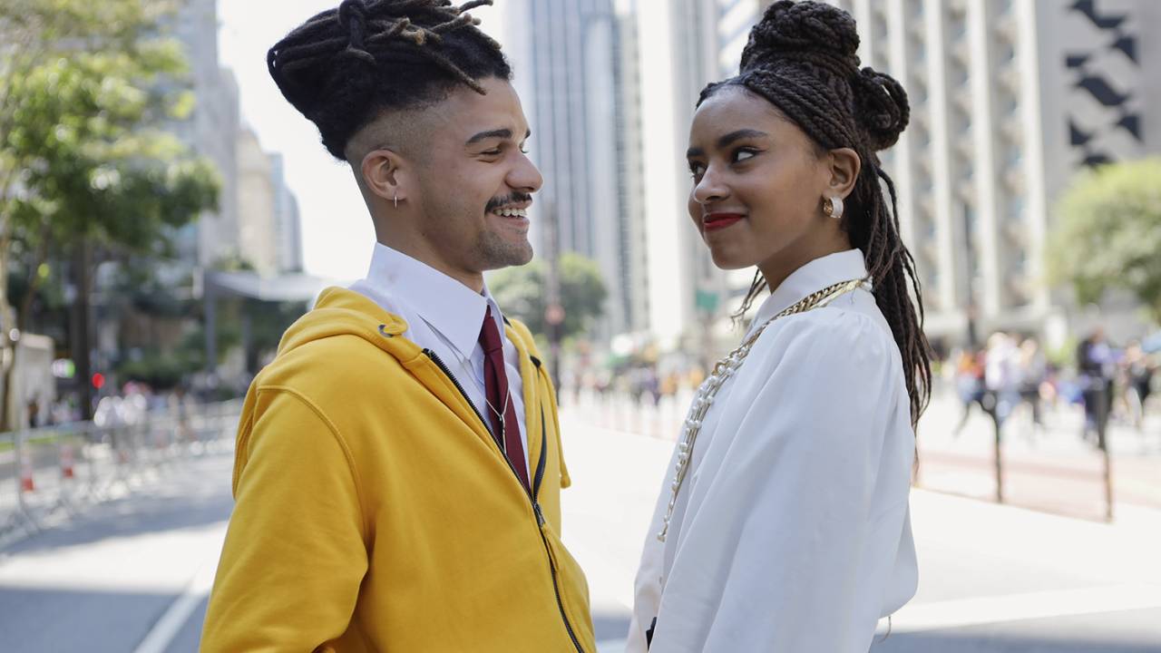 ROMANCE - João Paulo (Lucas Leto) e Anna Júlia (Gabz): músico e estudante de direito protagonizam história açucarada