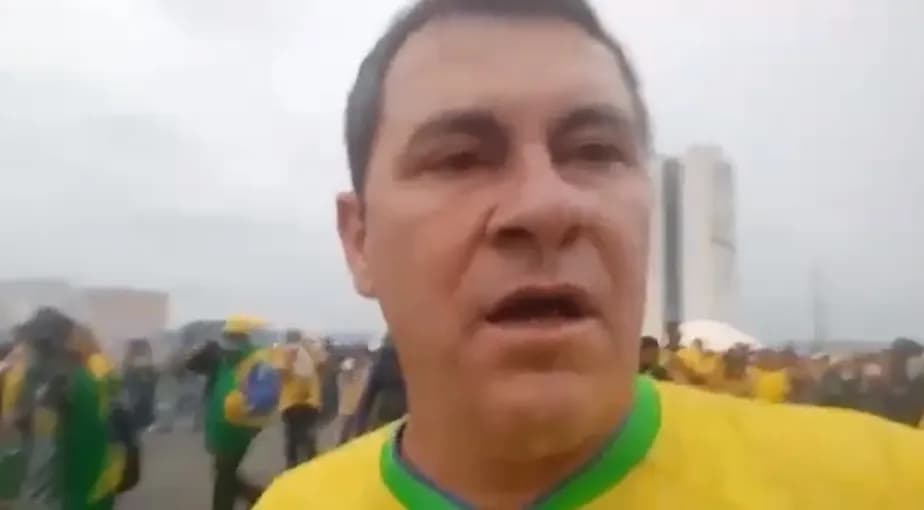 Coronel Adriano Testoni gravou vídeos xingando generais