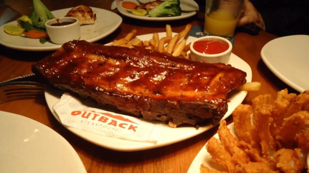 Outback vira restaurante estádio na CazéTV e vende 125% acima do previsto