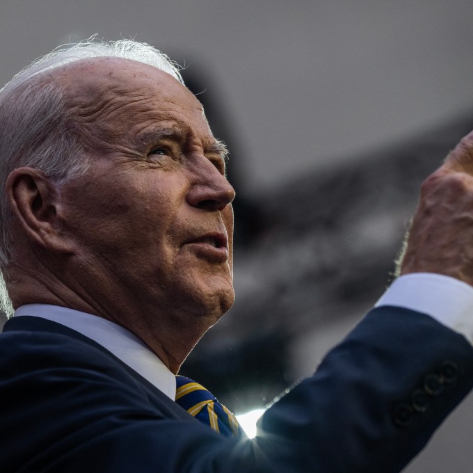 E se Joe Biden não for, ou não conseguir ser, candidato à reeleição?