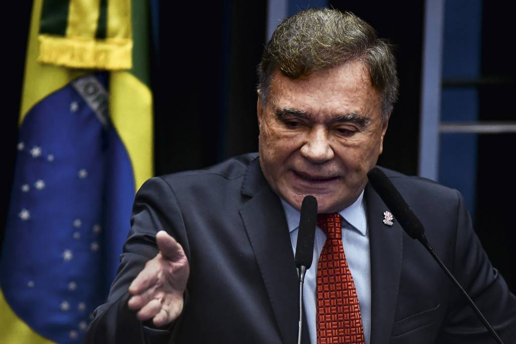 2204744_fotoarena.jpg RETORNO - Alvaro Dias: derrotado em 2022, quer tentar um quinto mandato