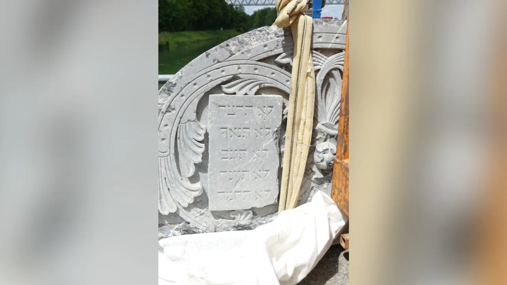 Escombros de principal sinagoga destruída pelos nazistas são encontrados