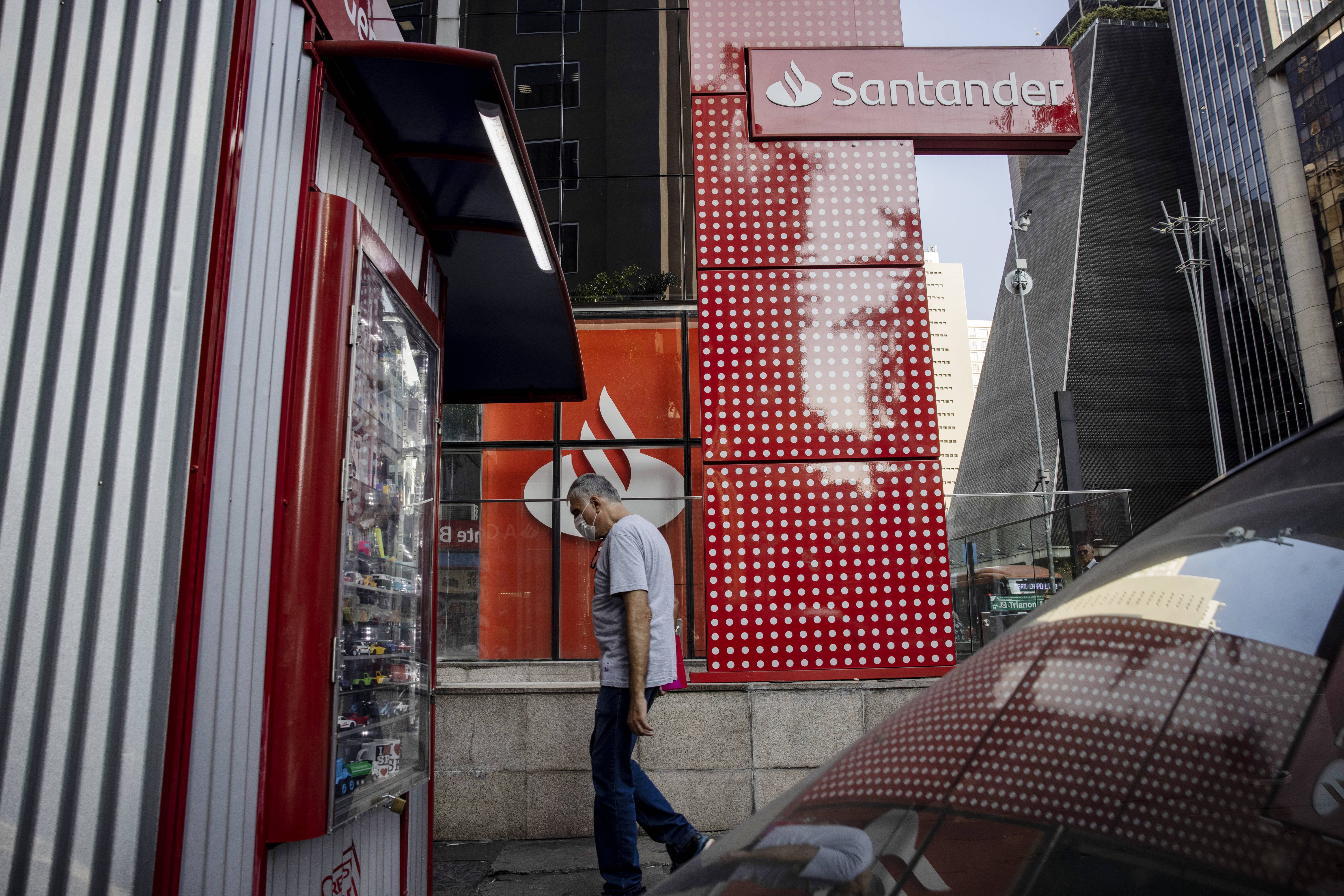 Santander desaba após balanço decepcionar; CFO vê melhora só em 2027