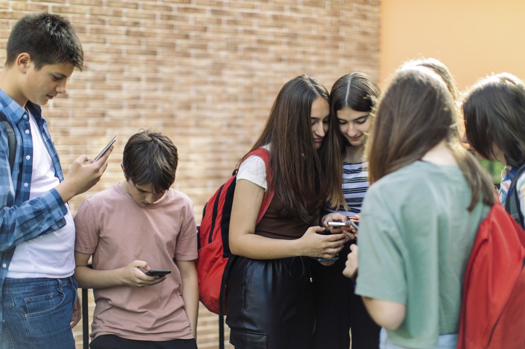 LIÇÃO - O tema chegou às escolas: debates para informar pais e alunos