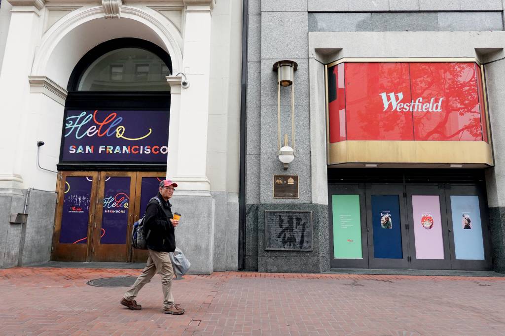 Retailers Continue To Abandon Downtown San Francisco PORTAS 100% FECHADAS - Shopping Westfield: faltou movimento na área