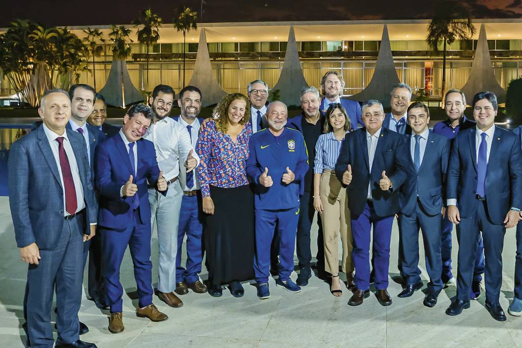 LULA-DEPUTADOS-ARTHUR-LIRA-PALACIO-ALVORADA-2023-01.jpg À VONTADE - Lula: encontro com líderes do Parlamento após aprovar reforma