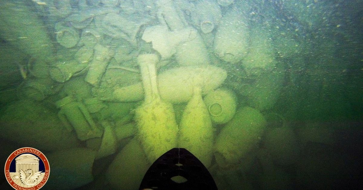 Arqueólogos descobrem antigo navio romano no fundo do Mediterrâneo