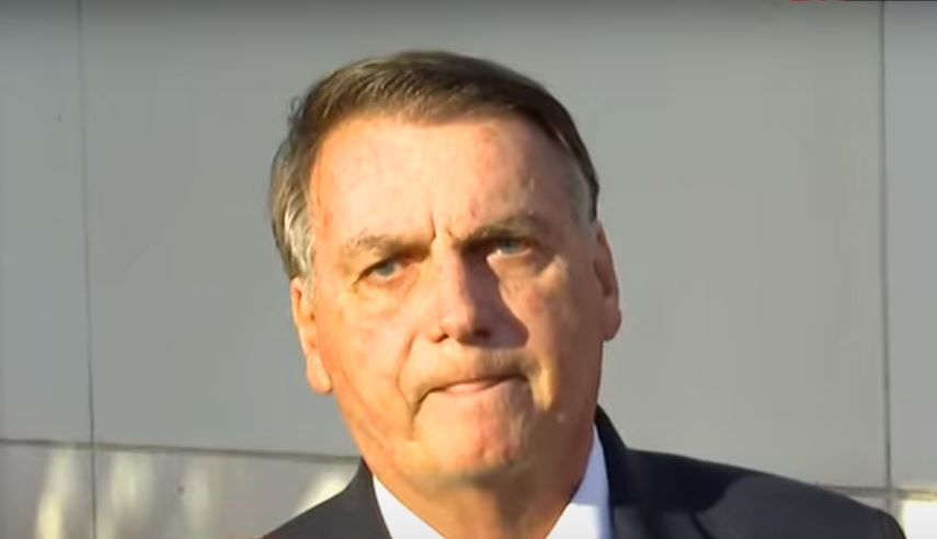 Ex-presidente é investigado por fraude no seu cartão de vacinação durante a pandemia da covid-19