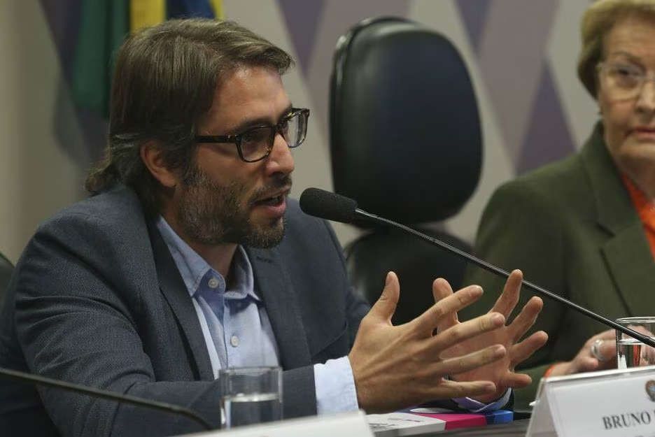 Orçamento secreto institucionalizou a corrupção, diz diretor da Transparência Internacional